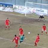 Il nuovo millennio inizi� all�insegna del San Paolo Bari (in foto in maglia rossa). La societ� biancorossa sorta nel 1995 in pochi anni scal� tutte le serie regionali, dalla Terza Categoria all�Eccellenza, dove approd� nel 2001. Nel 2004 ottenne la promozione in serie D, dove conquist� due salvezze consecutive. Nel 2007 per� ci fu trasferimento del titolo sportivo alla Leonessa Altamura
